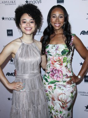 Kadın Oyuncu Gabrielle Nevaeh Green ve Kadın Gibi Vakfı Başkanı ve CEO 'su Leah Pompa, 11 Eylül 2021' de Beverly Hilton Hotel 'de düzenlenen 12. 