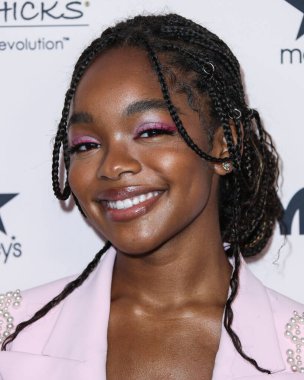 Moschino 'yu giyen aktris Marsai Martin, 11 Eylül 2021' de Beverly Hilton Hotel 'de düzenlenen 12. Geleneksel Kadın Gibi Kadın Ödülleri ve Moda Gösterisi' ne katıldı.. 