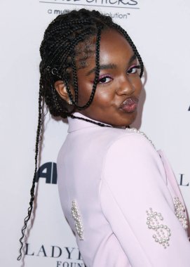 Moschino 'yu giyen aktris Marsai Martin, 11 Eylül 2021' de Beverly Hilton Hotel 'de düzenlenen 12. Geleneksel Kadın Gibi Kadın Ödülleri ve Moda Gösterisi' ne katıldı.. 