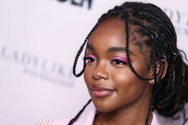 Moschino 'yu giyen aktris Marsai Martin, 11 Eylül 2021' de Beverly Hilton Hotel 'de düzenlenen 12. Geleneksel Kadın Gibi Kadın Ödülleri ve Moda Gösterisi' ne katıldı.. 