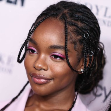 Moschino 'yu giyen aktris Marsai Martin, 11 Eylül 2021' de Beverly Hilton Hotel 'de düzenlenen 12. Geleneksel Kadın Gibi Kadın Ödülleri ve Moda Gösterisi' ne katıldı.. 