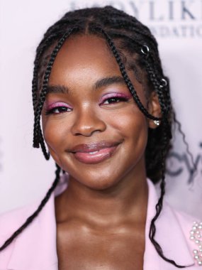 Moschino 'yu giyen aktris Marsai Martin, 11 Eylül 2021' de Beverly Hilton Hotel 'de düzenlenen 12. Geleneksel Kadın Gibi Kadın Ödülleri ve Moda Gösterisi' ne katıldı.. 