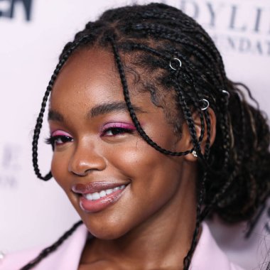 Moschino 'yu giyen aktris Marsai Martin, 11 Eylül 2021' de Beverly Hilton Hotel 'de düzenlenen 12. Geleneksel Kadın Gibi Kadın Ödülleri ve Moda Gösterisi' ne katıldı.. 