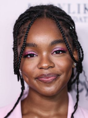 Moschino 'yu giyen aktris Marsai Martin, 11 Eylül 2021' de Beverly Hilton Hotel 'de düzenlenen 12. Geleneksel Kadın Gibi Kadın Ödülleri ve Moda Gösterisi' ne katıldı.. 
