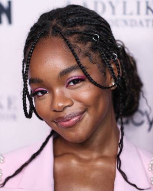 Moschino 'yu giyen aktris Marsai Martin, 11 Eylül 2021' de Beverly Hilton Hotel 'de düzenlenen 12. Geleneksel Kadın Gibi Kadın Ödülleri ve Moda Gösterisi' ne katıldı.. 