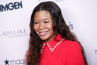 Aktris Storm Reid, 11 Eylül 2021 'de Beverly Hilton Oteli' nde düzenlenen 12. Geleneksel Mükemmel Kadın Gibi Vakıf Ödülleri ve Moda Gösterisi 'ne geldi..