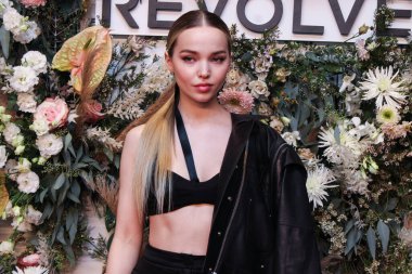 Aktris Dove Cameron, 9 Eylül 2021 'de Hudson Yards' da düzenlenen REVOLVE Galerisi NYFW 2021 Sunum ve Açılış Dükkanı 'na geldi.. 