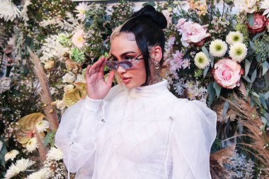 Şarkıcı-söz yazarı Kehlani, 9 Eylül 2021 'de Hudson Yards' da düzenlenen REVOLVE Galerisi NYFW 2021 Sunum ve Açılış Dükkanı 'na geldi.