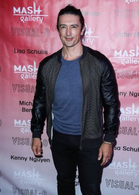 Zimbabve-İngiliz aktör Adam Croasdell, 21 Ağustos 2021 'de Los Angeles, Kaliforniya, ABD' deki Mash Galerisi 'nde düzenlenen Görsel-O sergisine geldi.. 