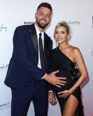 Amerikalı basketbolcu Chandler Parsons ve hamile kız arkadaşı Haylee Harrison, 20 Ağustos 2021 'de Beverly Hills, Los Angeles, Kaliforniya' daki Beverly Hilton Oteli 'ndeki 21.  