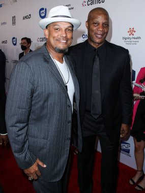 Amerikalı beyzbol atleti David Justice ve Amerikan beyzbol sahasının sağ kanadı Darryl Strawberry 20 Ağustos 2021 'de Beverly Hills, Los Angeles, Kaliforniya' da düzenlenen 21. Harold ve Carole Pompa Vakfı Galasına geldiler.
