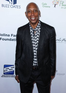 Şarkıcı / söz yazarı Jeffrey Osborne, 20 Ağustos 2021 'de Beverly Hilton Oteli' nde düzenlenen 21. Yıllık Harold ve Carole Pompa Vakfı Galasına geldi.. 