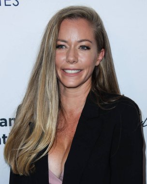 Televizyon kişiliği / modeli Kendra Wilkinson, 20 Ağustos 2021 'de Beverly Hilton Oteli' nde düzenlenen 21. Harold ve Carole Pompa Vakfı Galasına geldi.. 