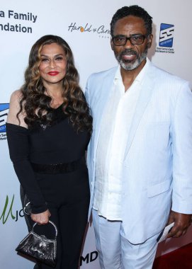 İş kadını Tina Knowles ve kocası / aktörü Richard Lawson, 20 Ağustos 2021 'de Beverly Hilton Oteli' nde düzenlenen 21. Yıllık Harold ve Carole Pompa Vakfı Galasına geldiler.. 
