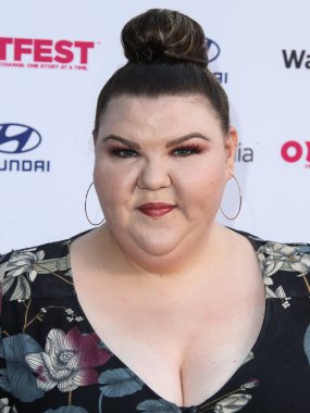 Aktris Ashley Fink, 19 Ağustos 2021 'de Los Angeles LGBTQ Film Festivali' nde Amerika Yönetmenler Derneği 'nde gösterime girdi.. 