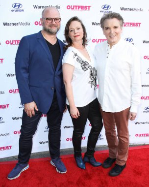 Aktör Carl Andress, aktris Thora Birch ve aktör Charles Busch, 19 Ağustos 2021 'de Los Angeles LGBTQ Film Festivali' nin gösterimine katıldılar.