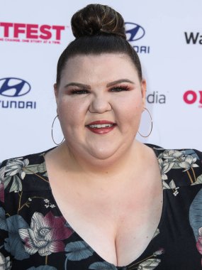 Aktris Ashley Fink, 19 Ağustos 2021 'de Los Angeles LGBTQ Film Festivali' nde Amerika Yönetmenler Derneği 'nde gösterime girdi.. 