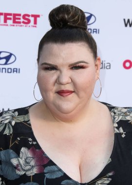 Aktris Ashley Fink, 19 Ağustos 2021 'de Los Angeles LGBTQ Film Festivali' nde Amerika Yönetmenler Derneği 'nde gösterime girdi.. 