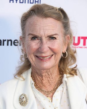 Aktris Juliet Mills, 19 Ağustos 2021 'de Los Angeles LGBTQ Film Festivali' nde Amerika Yönetmenler Birliği 'nde gösterime girdi..