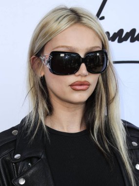 Model Cailin Russo, 15 Ağustos 2021 'de Los Angeles, Kaliforniya' da düzenlenen Lionne Fall / Winter 2021 Moda Show 'a geldi..