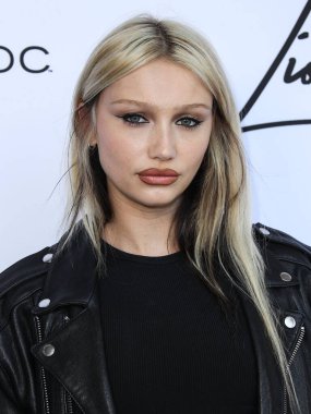 Model Cailin Russo, 15 Ağustos 2021 'de Los Angeles, Kaliforniya' da düzenlenen Lionne Fall / Winter 2021 Moda Show 'a geldi..