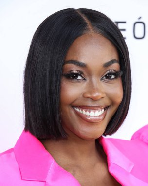 Aktris Nafessa Williams, 15 Ağustos 2021 'de Los Angeles, Kaliforniya' da düzenlenen Lionne Fall / Winter 2021 Moda Show 'a geldi.