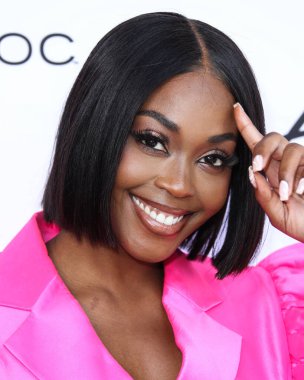 Aktris Nafessa Williams, 15 Ağustos 2021 'de Los Angeles, Kaliforniya' da düzenlenen Lionne Fall / Winter 2021 Moda Show 'a geldi..