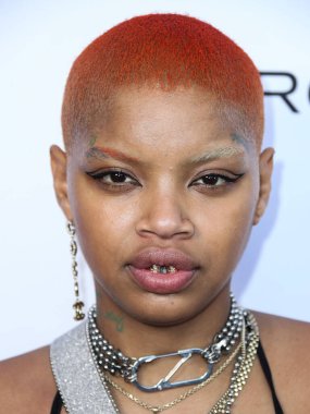 Model Slick Woods (Simone Thompson), 15 Ağustos 2021 'de Los Angeles, Kaliforniya' da düzenlenen Lionne Fall / Winter 2021 Moda Show 'a geldi..