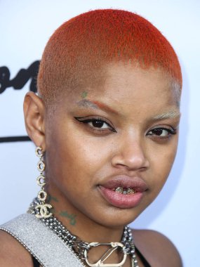 Model Slick Woods (Simone Thompson), 15 Ağustos 2021 'de Los Angeles, Kaliforniya' da düzenlenen Lionne Fall / Winter 2021 Moda Show 'a geldi..