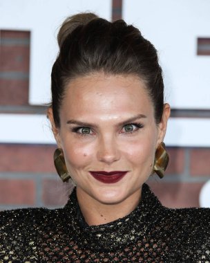 Aktris Cassandra Jean Amell, 10 Ağustos 2021 'de Los Angeles, Kaliforniya, ABD' de bulunan 2137 Sacramento Caddesi 'ndeki STARZ' Heels 'in Los Angeles galasına geldi..