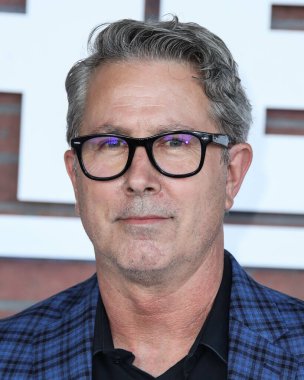 Yönetmen Peter Segal, 10 Ağustos 2021 'de Los Angeles, Kaliforniya, ABD' de 2137 Sacramento Caddesi 'nde düzenlenen STARZ' s 'Heels' in Los Angeles galasına geldi..