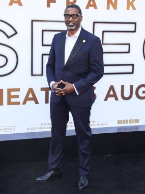 Derrick Johnson, 8 Ağustos 2021 'de Westwood, Los Angeles, Kaliforniya, ABD' deki Regency Village Theatre 'da düzenlenen MGM' nin 'Saygı' nın Los Angeles galasına geldi.. 