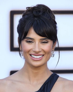Aktris Diane Guerrero, 8 Ağustos 2021 'de Westwood, Los Angeles, Kaliforniya, ABD' deki Regency Village Theatre 'da düzenlenen MGM' nin 'Saygı' nın Los Angeles galasına geldi.. 
