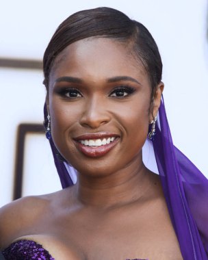Dolce ve Gabbana elbisesi ve Bvlgari mücevheri giyen aktris / şarkıcı Jennifer Hudson, 8 Ağustos 2021 'de Westwood, Los Angeles, Kaliforniya, ABD' deki Regency Village Theatre 'da düzenlenen Los Angeles' ın 'Respect of MGM' sinin Los Angeles galasına geldi.. 