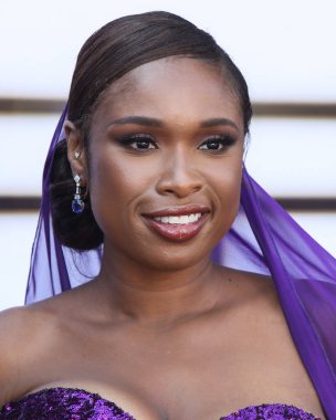 Dolce ve Gabbana elbisesi ve Bvlgari mücevheri giyen aktris / şarkıcı Jennifer Hudson, 8 Ağustos 2021 'de Westwood, Los Angeles, Kaliforniya, ABD' deki Regency Village Theatre 'da düzenlenen Los Angeles' ın 'Respect of MGM' sinin Los Angeles galasına geldi.. 