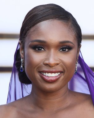 Dolce ve Gabbana elbisesi ve Bvlgari mücevheri giyen aktris / şarkıcı Jennifer Hudson, 8 Ağustos 2021 'de Westwood, Los Angeles, Kaliforniya, ABD' deki Regency Village Theatre 'da düzenlenen Los Angeles' ın 'Respect of MGM' sinin Los Angeles galasına geldi.. 