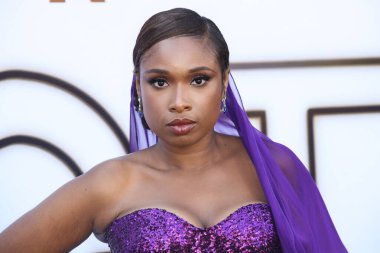Dolce ve Gabbana elbisesi ve Bvlgari mücevheri giyen aktris / şarkıcı Jennifer Hudson, 8 Ağustos 2021 'de Westwood, Los Angeles, Kaliforniya, ABD' deki Regency Village Theatre 'da düzenlenen Los Angeles' ın 'Respect of MGM' sinin Los Angeles galasına geldi.. 
