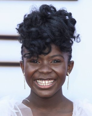 Skye Dakota Turner, 8 Ağustos 2021 'de Westwood, Los Angeles, Kaliforniya, ABD' deki Regency Village Theatre 'da düzenlenen MGM' nin 