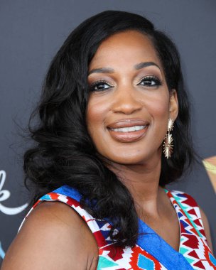 Hallmark 'taki Mahogany Brand Başkan Yardımcısı Alexis Kerr, 8 Ağustos 2021' de Marina del Rey Marriott Oteli 'nde düzenlenen 4. Geleneksel Uluslararası Güç Kadınları Ödülleri' ne ulaştı.. 