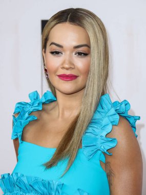 Şarkıcı Rita Ora, 29 Temmuz 2021 'de Los Angeles Kongre Merkezi' nde düzenlenen 26. Geleneksel Los Angeles Sanat Fuarı Açılış Gecesi Galasına geldi.. 