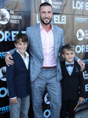 Timo Schreiber, aktör Pablo Schreiber ve Dante Schreiber 28 Temmuz 2021 'de Los Angeles, Kaliforniya, ABD' de bulunan Laemmle Royal 'de düzenlenen Vertical Entertainment' in Los Angeles Premiere 'ine geldiler.. 