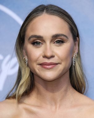 Aktris Becca Tobin, 15 Temmuz 2021 'de Westfield Century City AVM' de düzenlenen Disney + 'Turner & Hooch' Los Angeles Premiere Organizasyonu 'na katıldı.. 