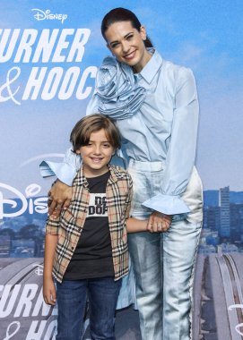 Aktör Jeremy Maguire ve aktris Lyndsy Fonseca, 15 Temmuz 2021 'de Westfield Century City AVM' de düzenlenen Disney + 'Turner & Hooch' Los Angeles Premiere Organizasyonu 'na geldiler.. 