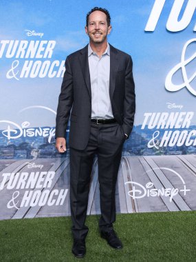 Yazar Matt Nix, 15 Temmuz 2021 'de Westfield Century City AVM' de düzenlenen Disney + 'Turner & Hooch' Los Angeles Premiere Organizasyonu 'na ulaştı.. 