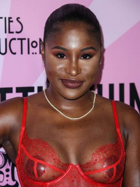 Aktris Nelcie Souffrant, Teyana Taylor 'ın sunduğu PrettyLittleThing Madhouse' a 3 Temmuz 2021 'de Los Angeles, Kaliforniya, ABD' de WISDOME 'da geldi..