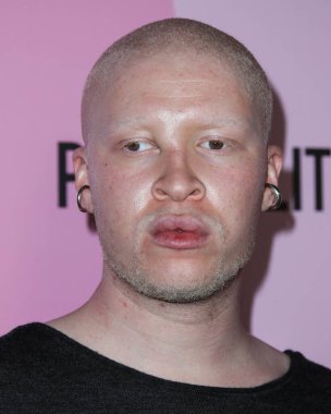 Model Shaun Ross, 3 Temmuz 2021 'de Los Angeles, Kaliforniya, ABD' de WISDOME Los Angeles 'ta yapılan Teyana Taylor tarafından sunulan PrettyLittleThing Madhouse' a ulaştı..