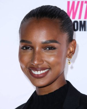 Model Jasmine Tookes, 18 Haziran 2021 'de Hyde Sunset Kitchen + Cocktails' da düzenlenen UOMA Güzellik Gururu Ayı ve Haziran ayının açılış etkinliğine katılıyor..