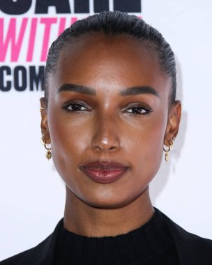Model Jasmine Tookes, 18 Haziran 2021 'de Hyde Sunset Kitchen + Cocktails' da düzenlenen UOMA Güzellik Gururu Ayı ve Haziran ayının açılış etkinliğine katılıyor..