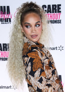 Model Jasmine Sanders, 18 Haziran 2021 'de Hyde Sunset Kitchen + Cocktails' da düzenlenen UOMA Güzellik Gururu Ayı ve Haziran Kutlaması 'na katılıyor.. 
