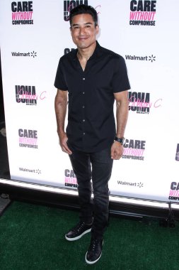 Aktör Mario Lopez, 18 Haziran 2021 'de Hyde Sunset Kitchen + Cocktails' da düzenlenen UOMA Güzellik Gururu Ayı ve Haziran Kutlama Açılışına katılıyor..